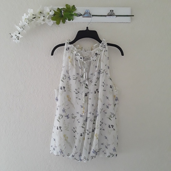 Max Studio Tops - Max Studio sz:s Floral/Leaf Sleeveless Blouse Top